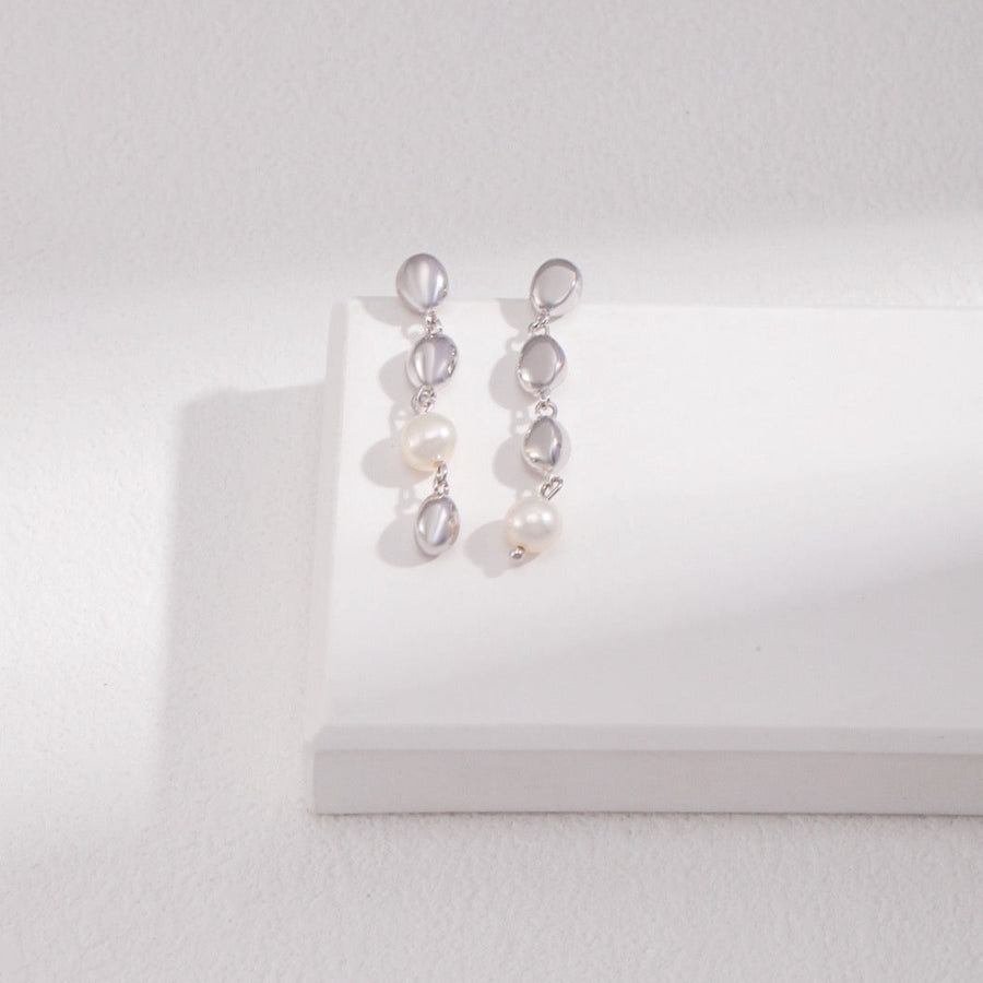 Elara Pearl Earring