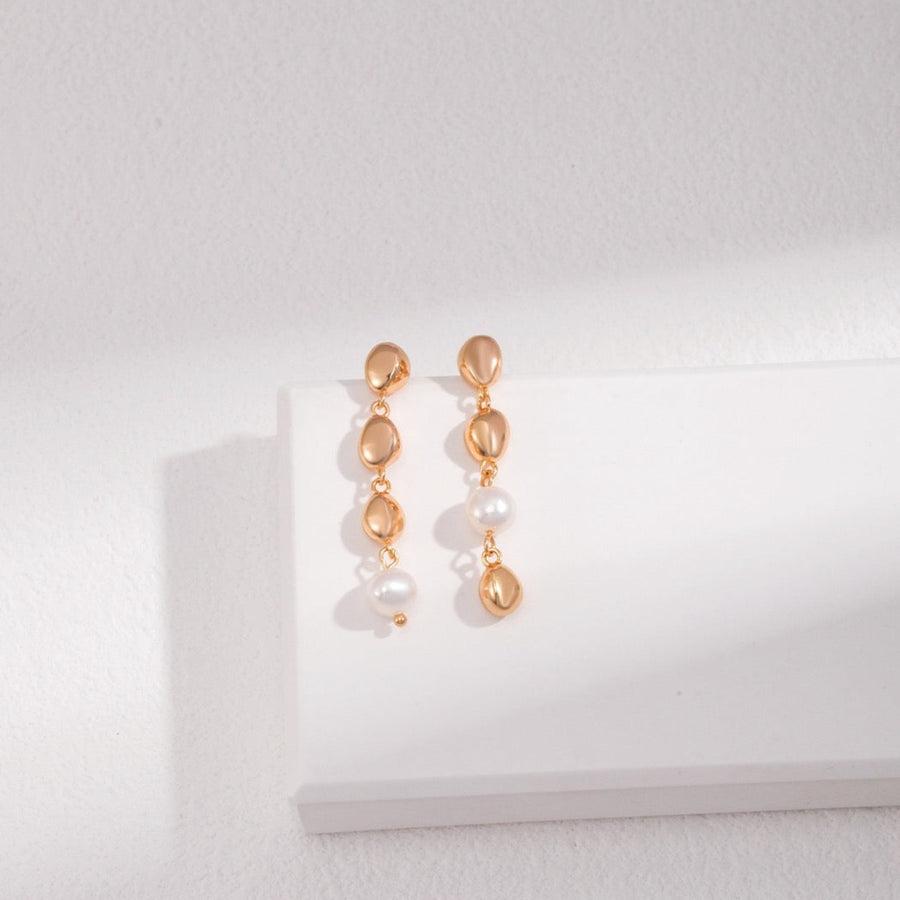 Elara Pearl Earring